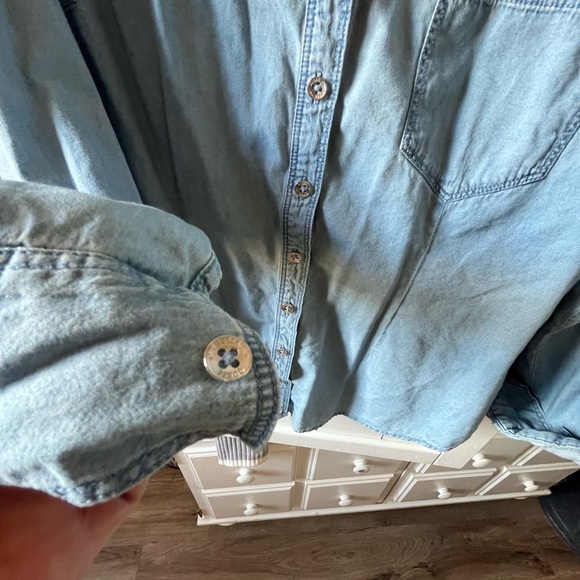 Guess denim lightweight Button Down Shirt - Picture 5 of 8